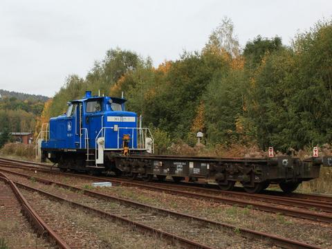 Am 10. Oktober 2012 holte die Diesellok 363 027-1 der PRESS den Schmalspurtransportwagen in der Anschlußbahn des VSE ab.