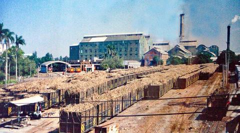 Diese historische Aufnahme der Zuckerfabrik Xihu im Changhua County verdeutlicht die Bedeutung der Zuckerrohrbahnen.