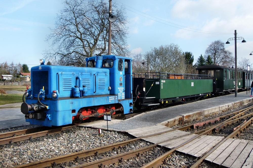Ostern bereicherte der Aussichtswagen 970-604 aus der Prignitz als Gastfahrzeug den Zug der Mansfelder Bergwerksbahn.