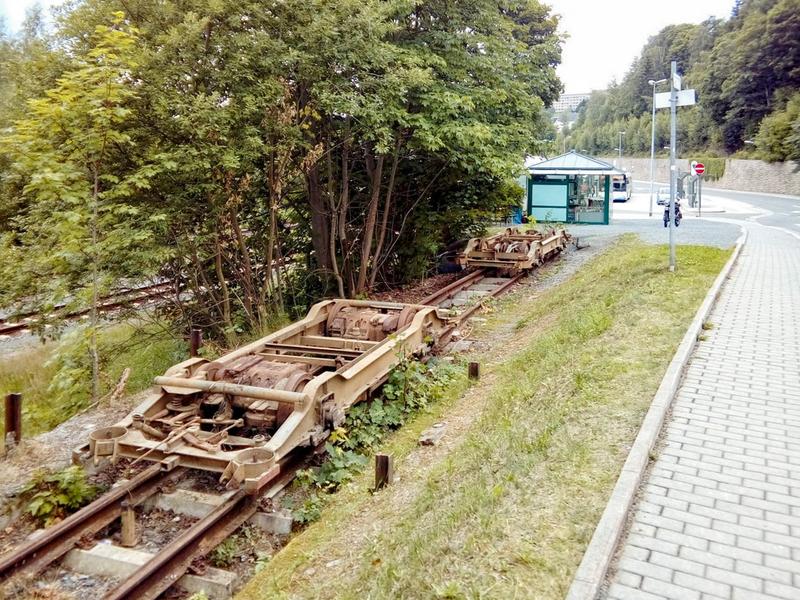 Bis Mitte Juli waren lediglich die Fahrwerke der beiden Denkmalfahrzeuge noch am Bahnhof Klingenthal (Vogtl) vorhanden.