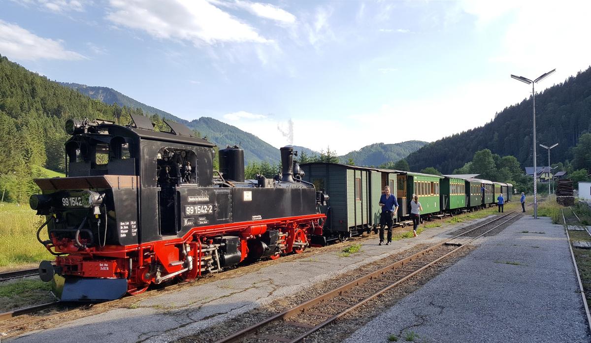 Der aus acht Wagen gebildete Probezug am 21. Juli im Bahnhof Lunz am See.
