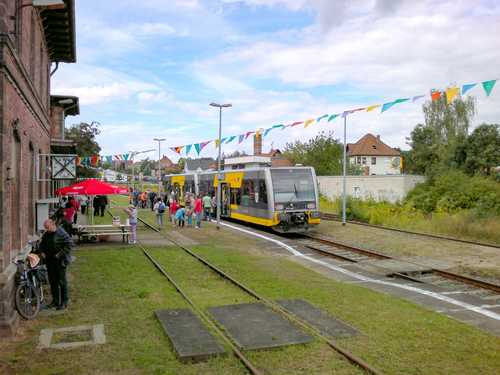 So sah der Bahnsteig in Roßleben beim 6. Unstrutbahnfest am 28. August 2011 aus.