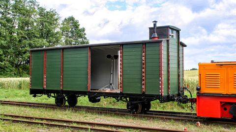 Der zweiachsige Original-Pollo-Gepäckwagen 975-303 nähert sich in Mesendorf seiner Fertigstellung.