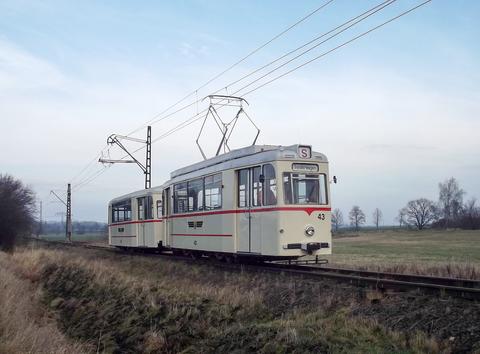 Er ist wieder komplett: Der Prototypenzug der „Gothawagen“ befindet sich am 15. Dezember 2015 auf Abnahmefahrt für den Beiwagen Nr. 93. Einer der Bremsversuche wurde gleich zu einem Fotohalt genutzt.