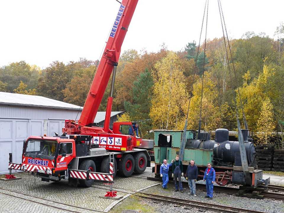 Bereits am 30. Oktober 2015 traf eine neue, die nunmehr dritte, Dampflok des Vereins „Historische Feldbahn Dresden e. V.“ in der Herrenleite ein.