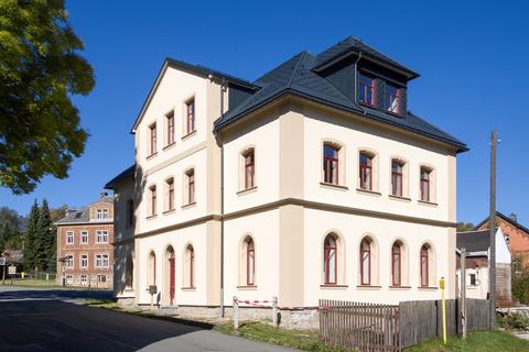 Äußerlich schon wieder ein absolutes Schmuckstück, das Haus „Am Bahnhof 84“ in Jöhstadt.