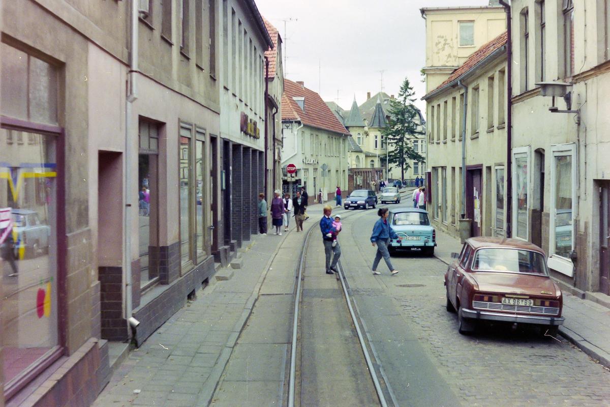 In den Straßen von Bad Doberan fährt der Molli quasi als Straßenbahn.