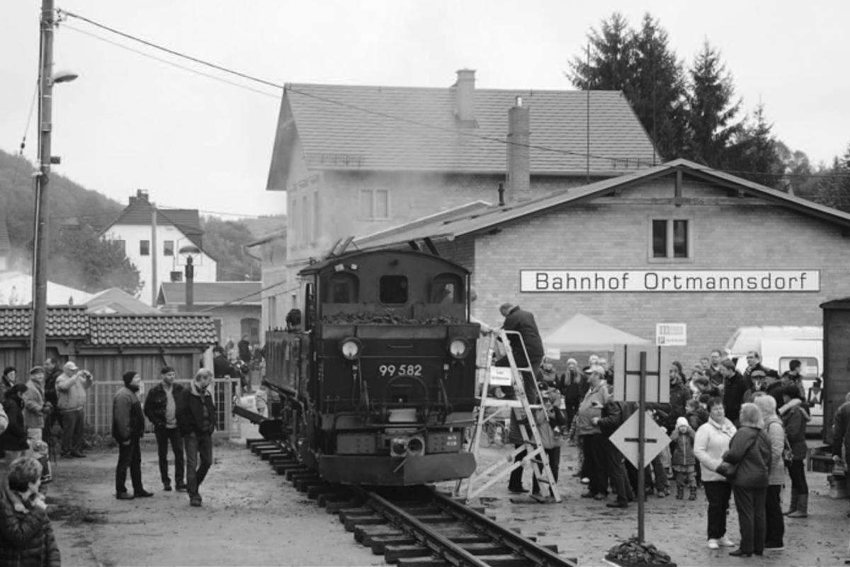 Erstmals seit 64 Jahren war wieder eine Dampflok am Ortmannsdorfer Bahnhof zu erleben.