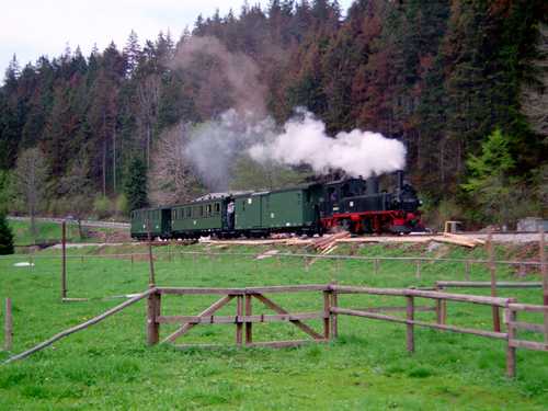 19.5.1996. Erster Personenzug am Hp. Forellenhof noch vor der feierlichen Einweihung des Streckenabschnittes zu Pfingsten 1996.
