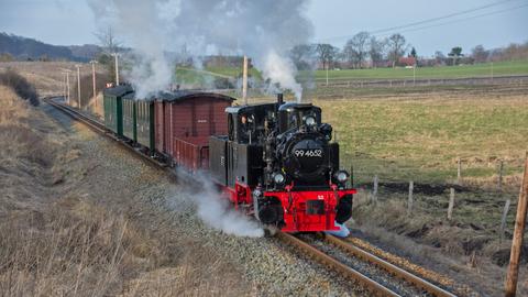 Am 14. März nahmen die Mitglieder des Fördervereins zur Erhaltung der Rügenschen Kleinbahn e.V. die
aufgearbeitete und betriebsfähige 99 4652 mit einer Sonderfahrt in Besitz.