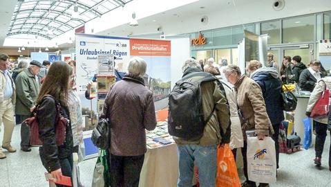 Gut besucht war auch der Informationsstand von Preßnitztalbahn und RüBB auf dem Brandenburger Reisemarkt .