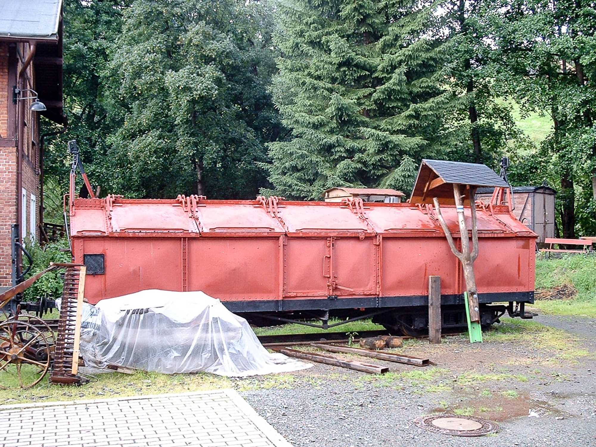 Der KKw 97-27-04 soll in Rittersgrün neu gestrichen und beschriftet werden, hier ein Bild von 2008.