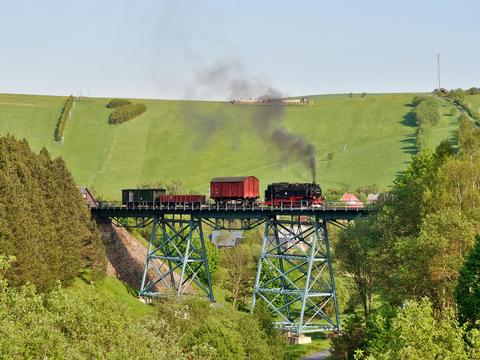 Am 25. Mai wurde auf der Fichtelbergbahn eine private Fotoveranstaltung von Eisenbahnfreunden organisiert, bei der erstmals seit langer Zeit wieder ein beladenes Rollfahrzeug zum Einsatz kam.
