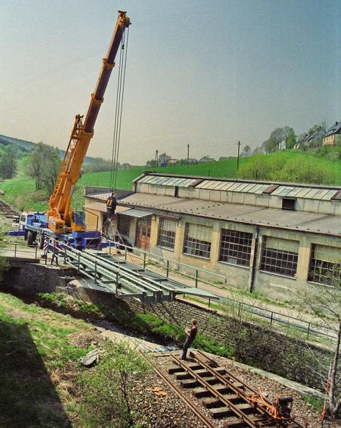 Am 8. Mai 1993 hing die Brücke zuletzt am Kranhaken, nachdem sie zuvor durch Sandstrahlen und Farbgebung für den weiteren Einsatz in den folgenden 245 Monaten ertüchtigt wurde.