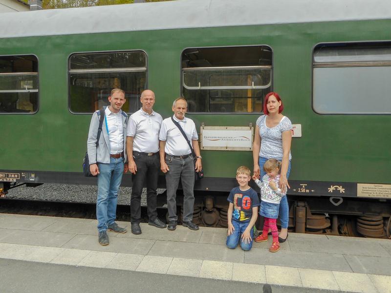 Bei der Absicherung der Schaffnerdienste auf der EAB unterstützten am 28./29. April Mitglieder des Eisenbahnfreundeskreises Westsachsen Böhlen/Großsteinberg den VSE.