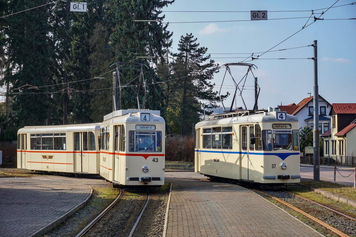In Bad Tabarz fand am 25. März eine gemeinsame Einfahrt des Gotha-Triebwagens 43 mit dem Beiwagen 93 sowie dem Triebwagen 37 statt.