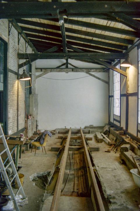 Im November 1991 befand sich das Gleis im Stand 3 noch einmal in Arbeit, weil sich die alten Stützen teilweise als nicht mehr fest erwiesen hatten.