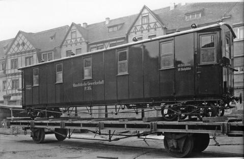 Auf dem Werkshof in Ammendorf entstand im Kriegsjahr 1940 diese Aufnahme des Wagens P.35. Es handelt sich dabei um ein mit dem späteren Wagen 0067 baugleiches Fahrzeug.