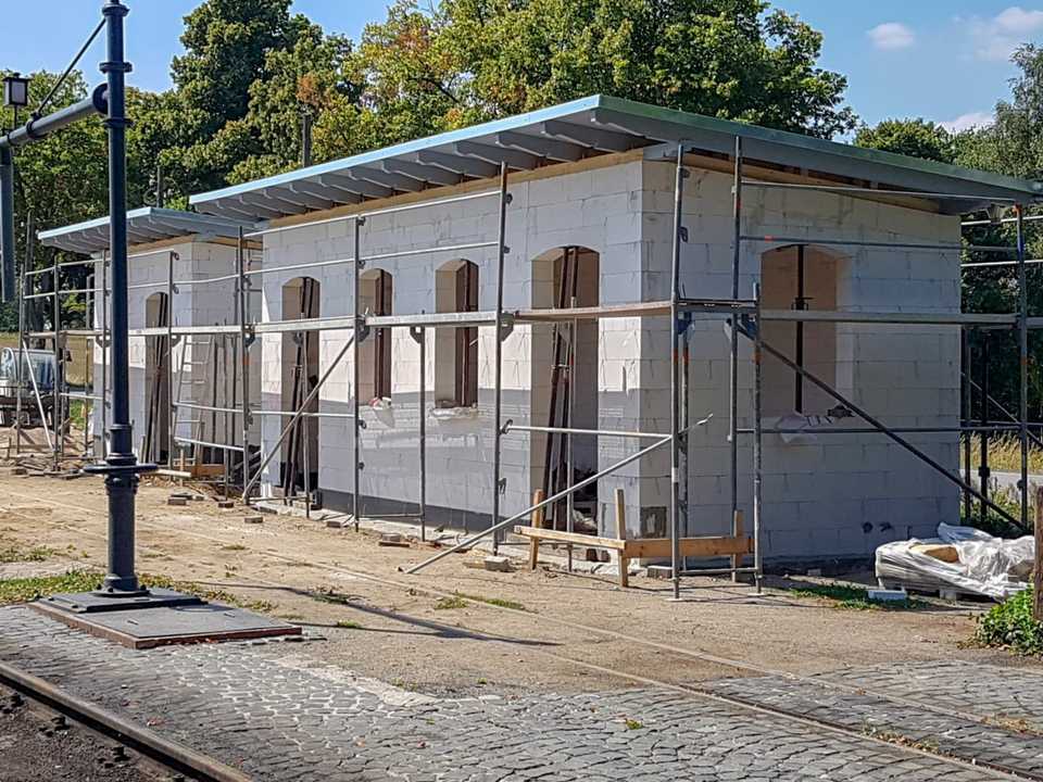 In diesem Zustand zeigte sich am 9. August 2018 der Rohbau des Stationsgebäudes in Mesendorf.