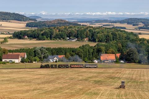 Bei der „12. Historik Mobil“ fuhr der „Sachsenzug“ am 5. August 2018 auch durch Jonsdorf.
