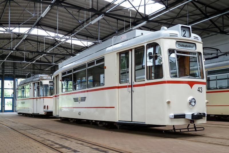 In der Werkstatt der TWSB in Gotha wird die betriebsfähige Aufarbeitung des Gotha-T 57-Prototyps und seines Beiwagens 93 fortgesetzt.