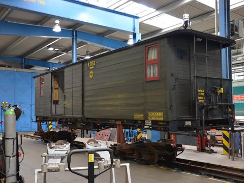 Die RVE-Werkstatt Marienberg arbeitete bis Ende Juli 2018 den Gepäckwagen K1753 (974-354) der Traditionsbahn auf.