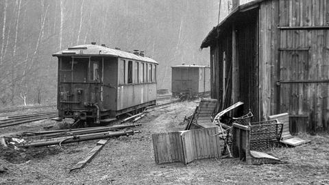 Am 15. Februar 1980 waren aus dem in Wolkenstein abgestellten Sitzwagen 970-365 (Bautzen 1913) fast alle Sitzbänke und Gepäcknetze für das Schmalspurbahn-Museum in Rittersgrün ausgebaut worden.