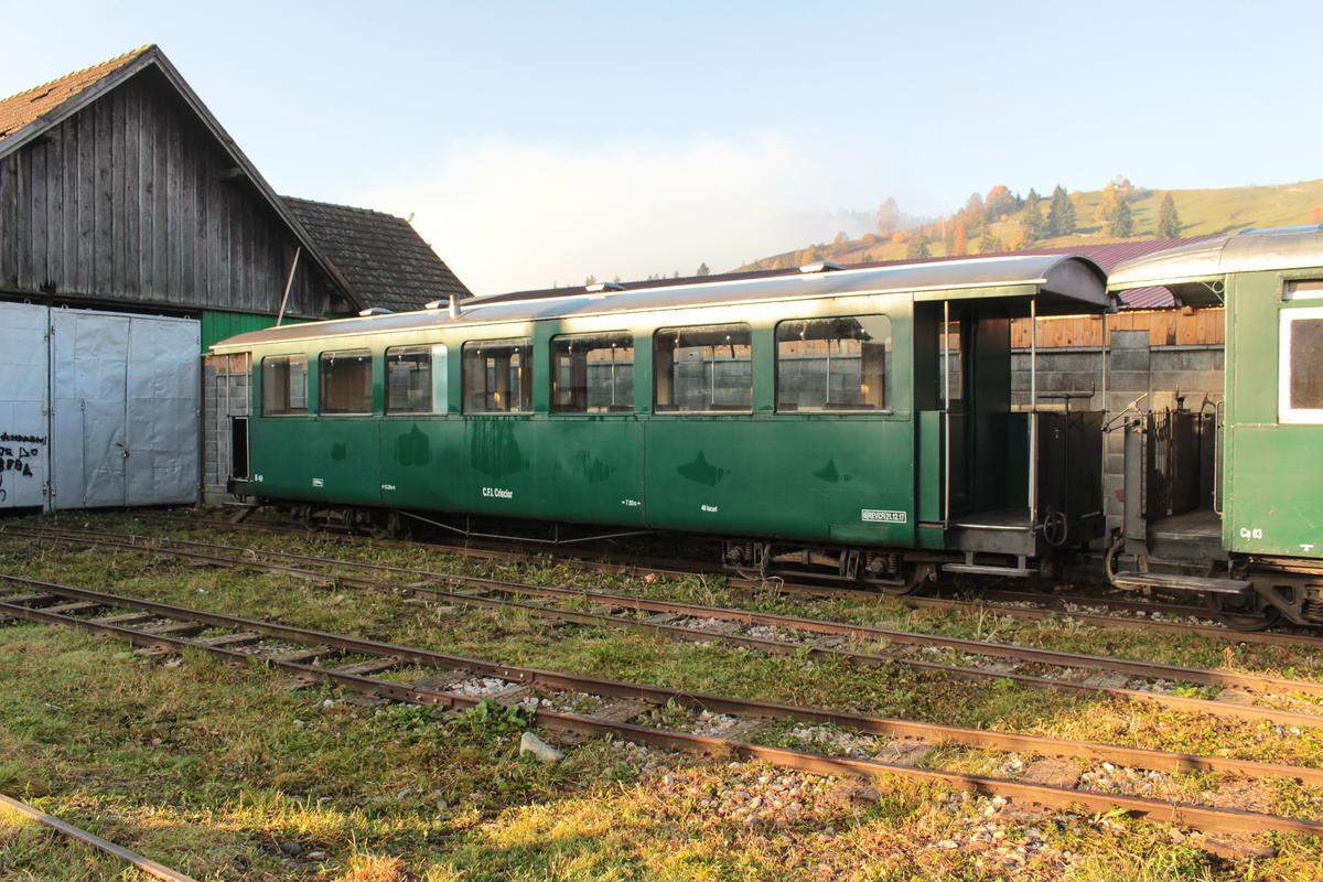 Der ehemalige WB-Wagen Nr. B 49 befindet sich seit etwa zwei Jahren bei der rumänischen Waldbahn Moldovita (760 mm), hier fotografiert am 11. Oktober 2018.