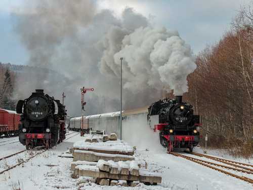 Die PRESS-86er zog am Nachmittag des 15. Dezember 2018 den EAB-Sonderzug vom Eisenbahnmuseum zum Bahnhof Schwarzenberg.