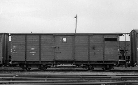 In den vergangenen Jahrzehnten waren fast alle Molli-Güterwagen als GGw oder OOw beschriftet. Der für 15 t Ladegewicht zugelassene Teil hätte jedoch offiziell GG oder OO tragen müssen. Beim 98-02-02 war das 10/1959 ordnungsgemäß der Fall.