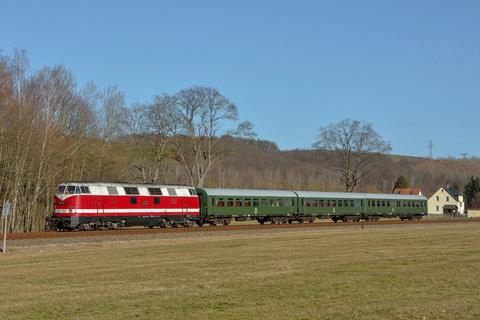 Die Vermietung des VSE-Wagenzuges stellt einen wichtigen Baustein zur Erwirtschaftung von Einnahmen des Vereins dar. Am 27. Februar brachte die Glauchauer 118 770-7 den Zug von Schwarzenberg nach Glauchau zu einem solchen Einsatz.