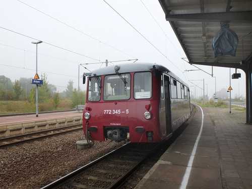 Die IG Unstrutbahn e. V. schickt in diesem Jahr wieder mehrmals 772 345-5 ins Unstruttal, hier eine Aufnahme vom 7. September 2014 aus Artern.