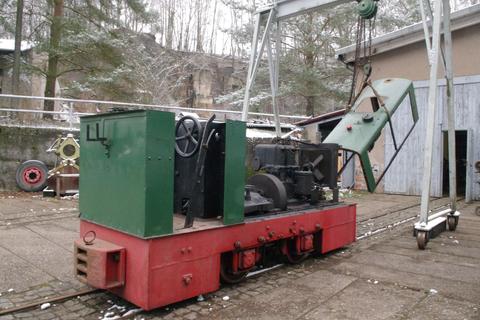 Am 26. Januar 2015 demontierten die Feldbahner in der Herrenleite den Vorbau ihrer Jung-Diesellok vom Typ ZL105.