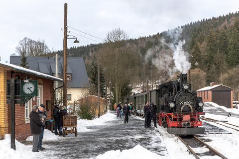 Rund 3400 Fahrgäste konnten zu den Fahrtagen zum Jahreswechsel begrüßt werden. Armin-Peter Heinze stattete dem Bahnhof Schmalzgrube am Neujahrstag einen Besuch ab.