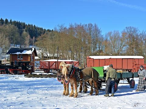 Für die Fotografen der Güterzüge wurden ergänzende Verkehrsmittel organisiert.