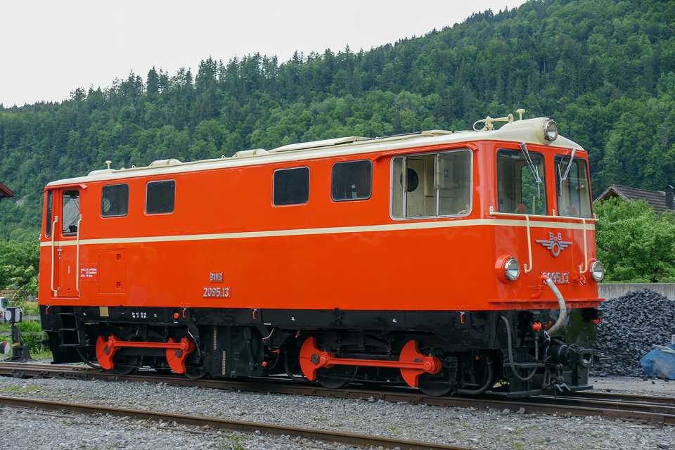 Mit der 2095.13 befindet sich seit August 2014 wieder eine Lok dieser Reihe in Bezau und wird vom Museumsbahnverein seit Mai 2015 eingesetzt. Foto vom 24. Mai 2015 in Bezau.