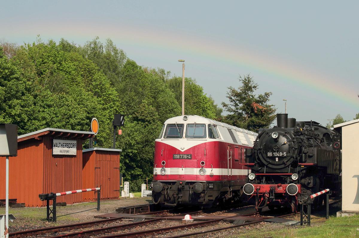 Bei den Rangierarbeiten zur Vorbereitung auf die Konzerte im Rahmen der Veranstaltungsreihe ArtMontan war am 25. Mai 2019 dieser Regenbogen über dem Eisenbahnmuseum in Schwarzenberg sichtbar.