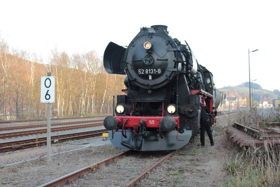 Am 15. November pausierte 52 8131-6 aus Nossen in Schwarzenberg.