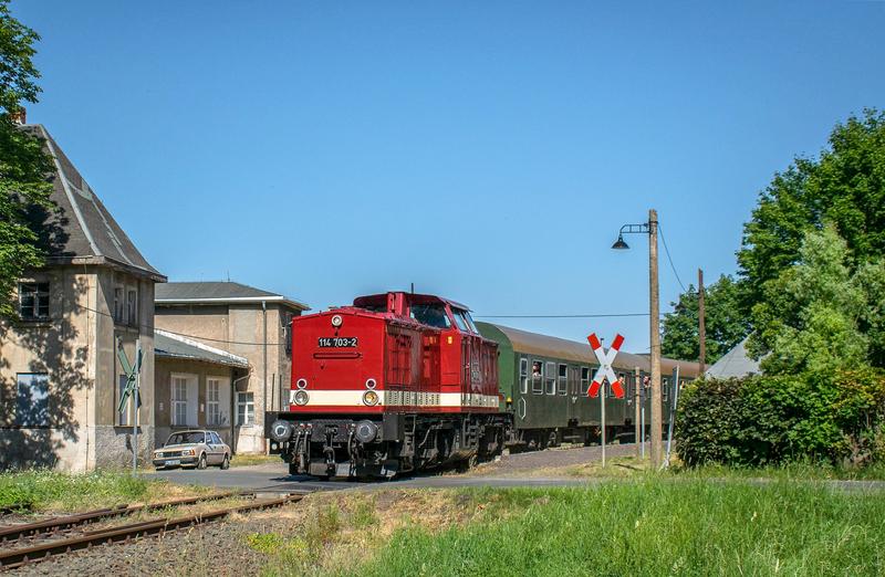 Zwischen Berthelsdorf (Erzgeb) und Brand-Erbisdorf liegt im km 2,06 der Haltepunkt Zug. Dort legte am 29. Juni 2019 der von 114 703-2 gezogene 4. Bergstadtexpress einen Halt ein.