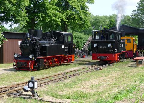 Der Einsatz von 99 4511 in der Prignitz war auch in diesem Jahr wieder Höhepunkt der Dampfwoche um den Himmelfahrtstag, hier mit 99 4644 in Mesendorf.