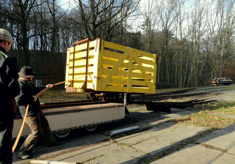 Am 30. November 2019 rollten die restaurierten Torfwagen aus Wieting­hausen aufs HFD-Gelände.