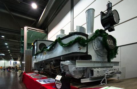 Aushängeschild für den einstigen Maschinenbau in Chemnitz sind die in der Sächsischen Maschinenfabrik vormals Richard Hartmann hergestellten Lokomotiven, so auch diese Brigadelok, welche das SEM Anfang Oktober zur „modell-hobby-spiel“ in Leipzig ausstellte.