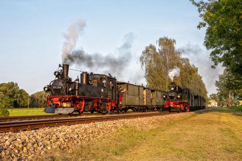 Am 12. September 2020 war die IV K 99 542 zu Gast in Mügeln, wo sie die schadhafte I K Nr. 54 vor dem „Zweiachserzug“ vertrat. Norman Timpe traf die IGP-Lok gemeinsam mit 99 584 in Nebitzschen an.