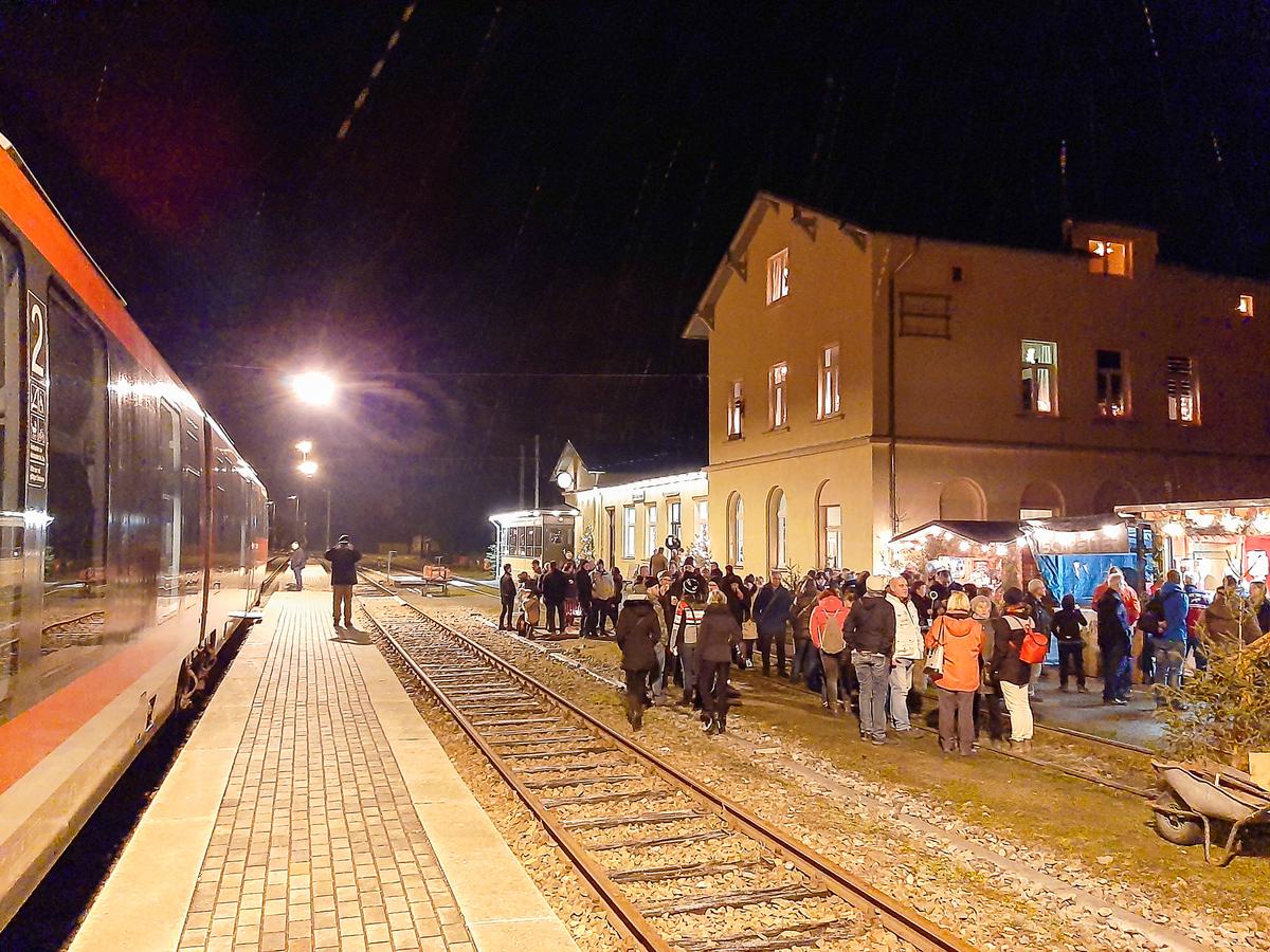 Weihnachtsstimmung am 27. Dezember 2019 im Bahnhof Schlettau.