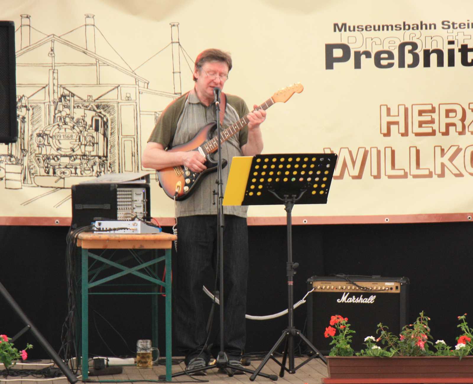 Dietmar Fiedler in seinem Element bei einem seiner Auftritte bei den Veranstaltungen der Preßnitztalbahn