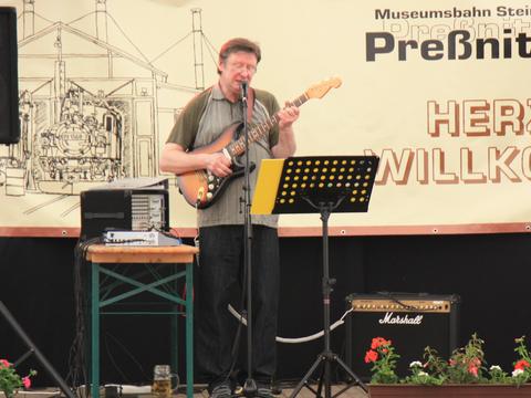 Dietmar Fiedler in seinem Element bei einem seiner Auftritte bei den Veranstaltungen der Preßnitztalbahn