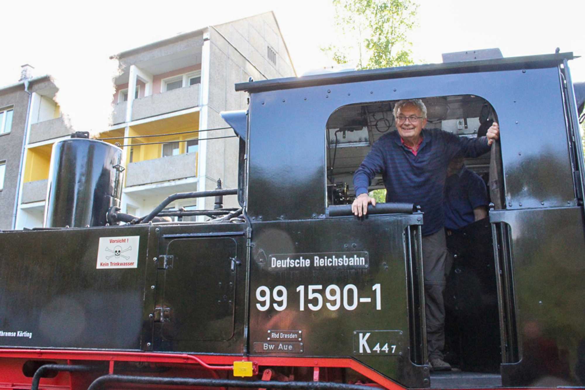 Im Mai 2018 feierte Dieter Lemke seinen Geburtstag mit seiner Familie in Jöhstadt. Dabei durften er und sein Enkel Conrad auf einer IV K mitfahren. Seine Enkelinnen begeisterten die Accessoires am Gepäckwagen.