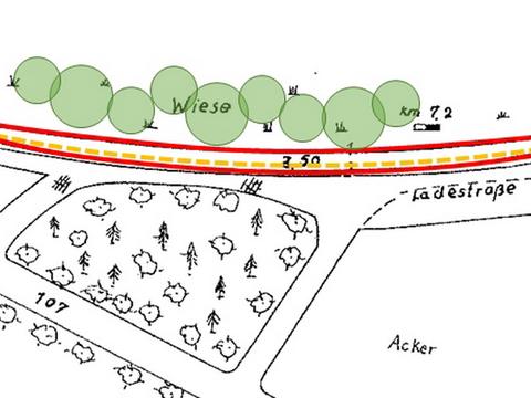 In Klenzenhof soll bis Ende 2021 der Ursprungszustand der Gleisanlagen wiederhergestellt werden. Die bis­herigen Anlagen der Museumsbahn sind gelb dargestellt, der geplante neue Gleisachsenverlauf rot. (Zeichnung: EVDR Schwerin 1957, Montage: PKML e. V.)
