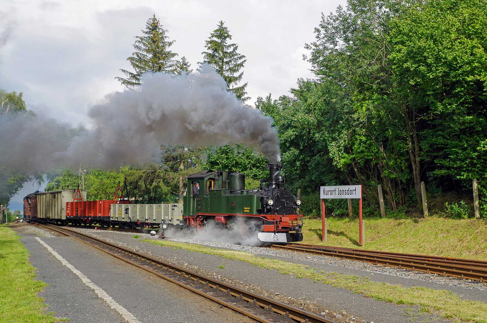 Einfahrt des Güterzugs bei der Fotoveranstaltung am 31. August in den Bahnhof Jonsdorf.