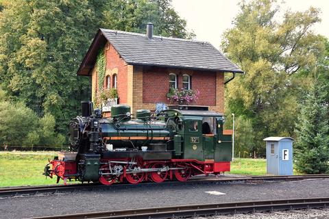 Das Standardmotiv der Preßnitztalbahn „Lok am Wasserhaus in Steinbach“ fing Thomas Poth am 16. September 2020 mit der 53   Mh ein.